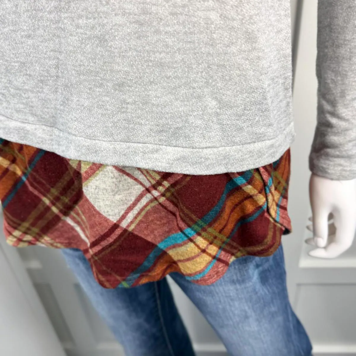 Cute Women’s Sweater Size M Brown Size M - Image 2