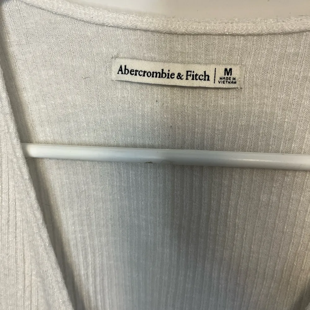 A&F Soft Adjustable Ribbed Wrap-Around Top, White Sz M - Image 3