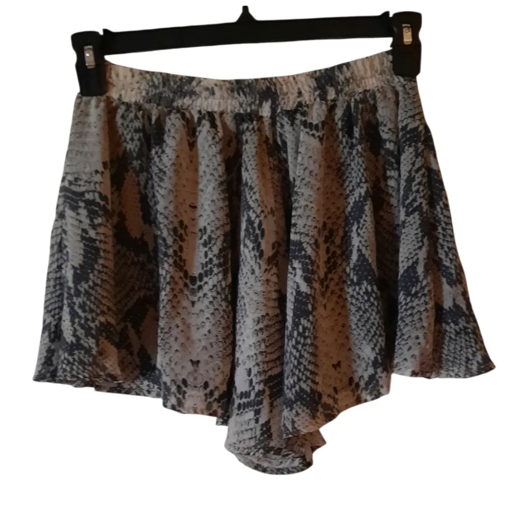 Adrienne Snake Print Shorts Size Small NWT - Image 2