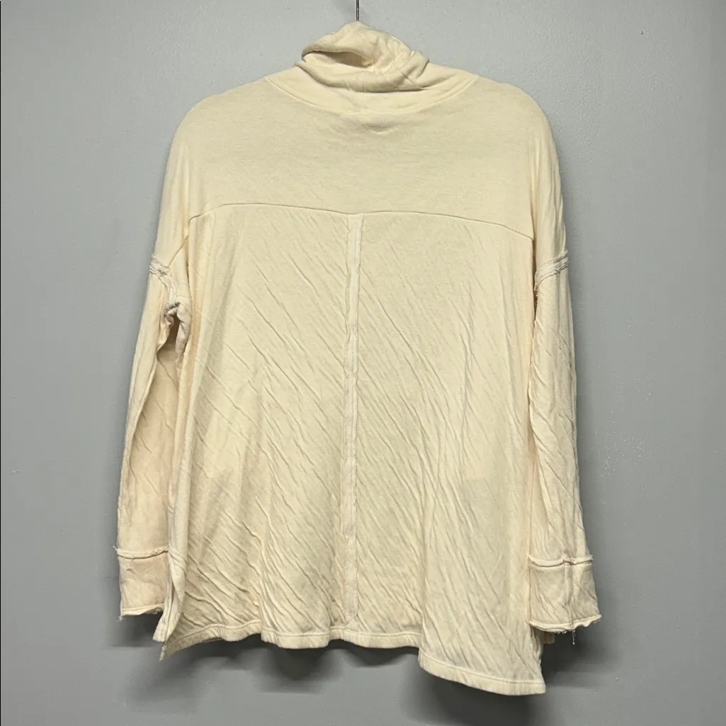 We The Free Off-White Oversized Turtleneck Size Medium - Image 4