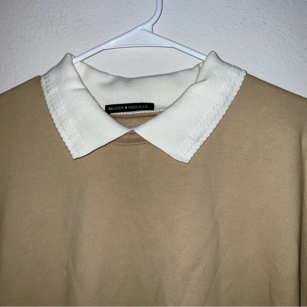 Brandy Melville John Galt Collared Crewneck - one size - Image 3