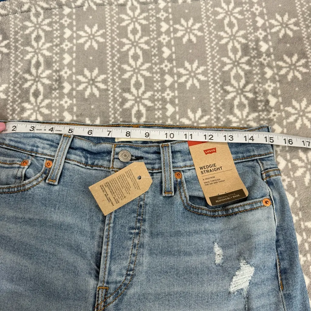 NWT‎ Levi's Women's Wedgie Straight Distressed Ripped Jeans Size 29 x 28 - Image 10