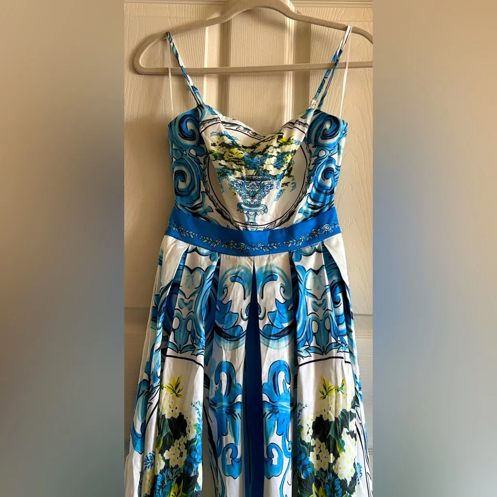 LATISTE Women’s Open Tie Back Blue‎ White Floral Print Maxi Dress Size Small - Image 7