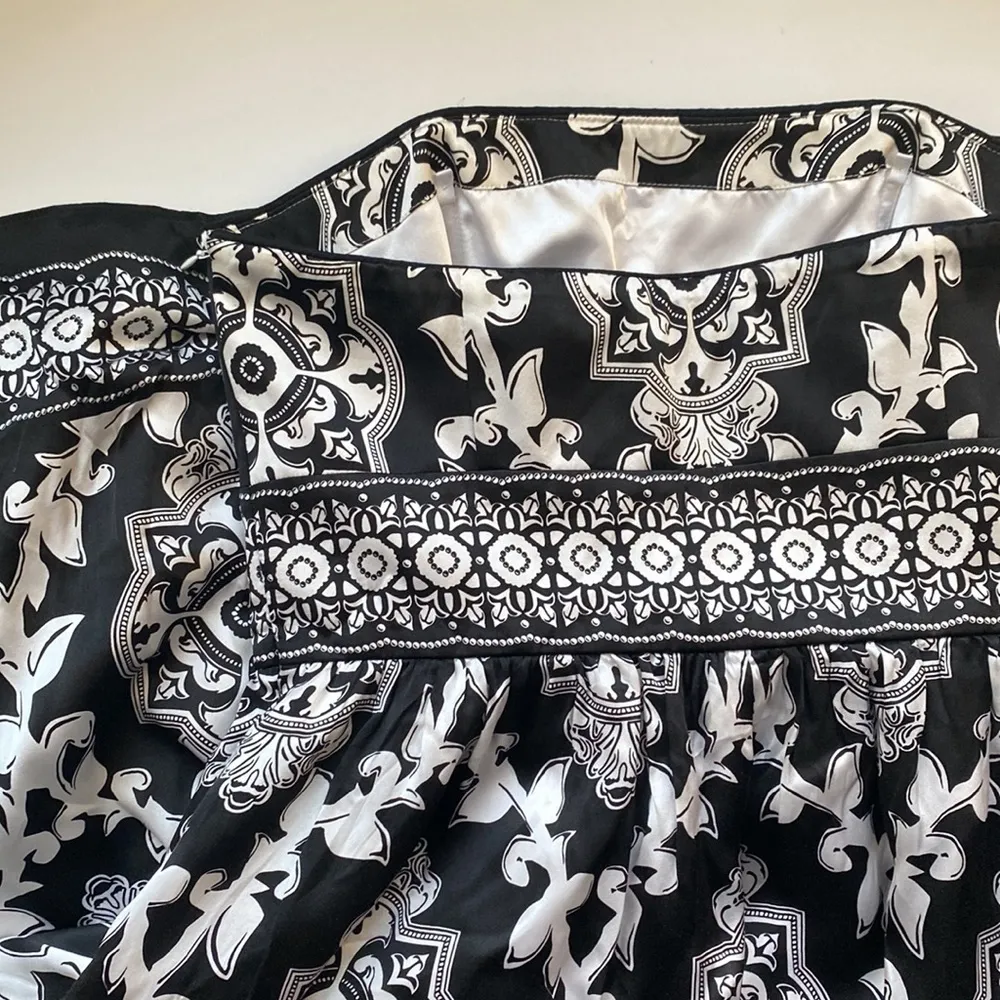 White House Black Market strapless silk floral scarf print dress, size 8 - Image 4