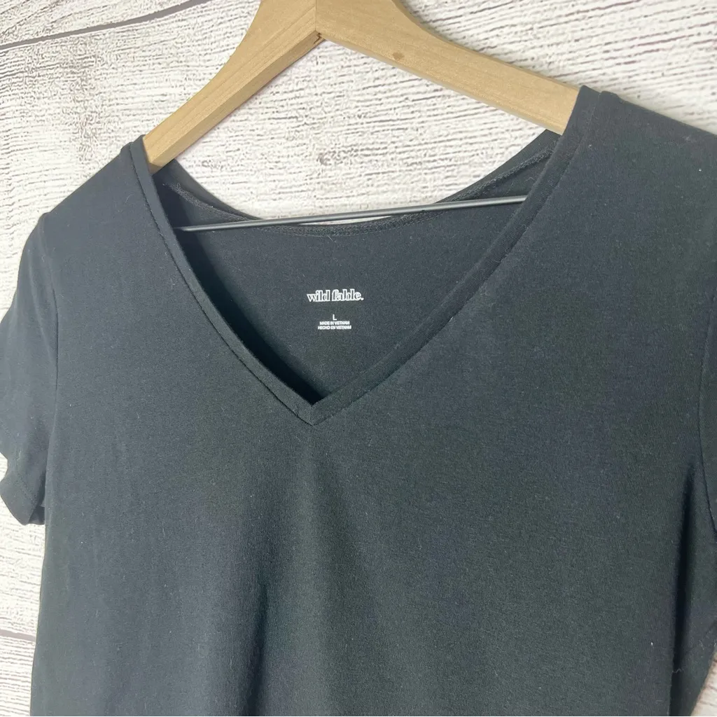 Wild Fable Black Cropped V-Neck T-Shirt Crop Top Size Large - Image 3