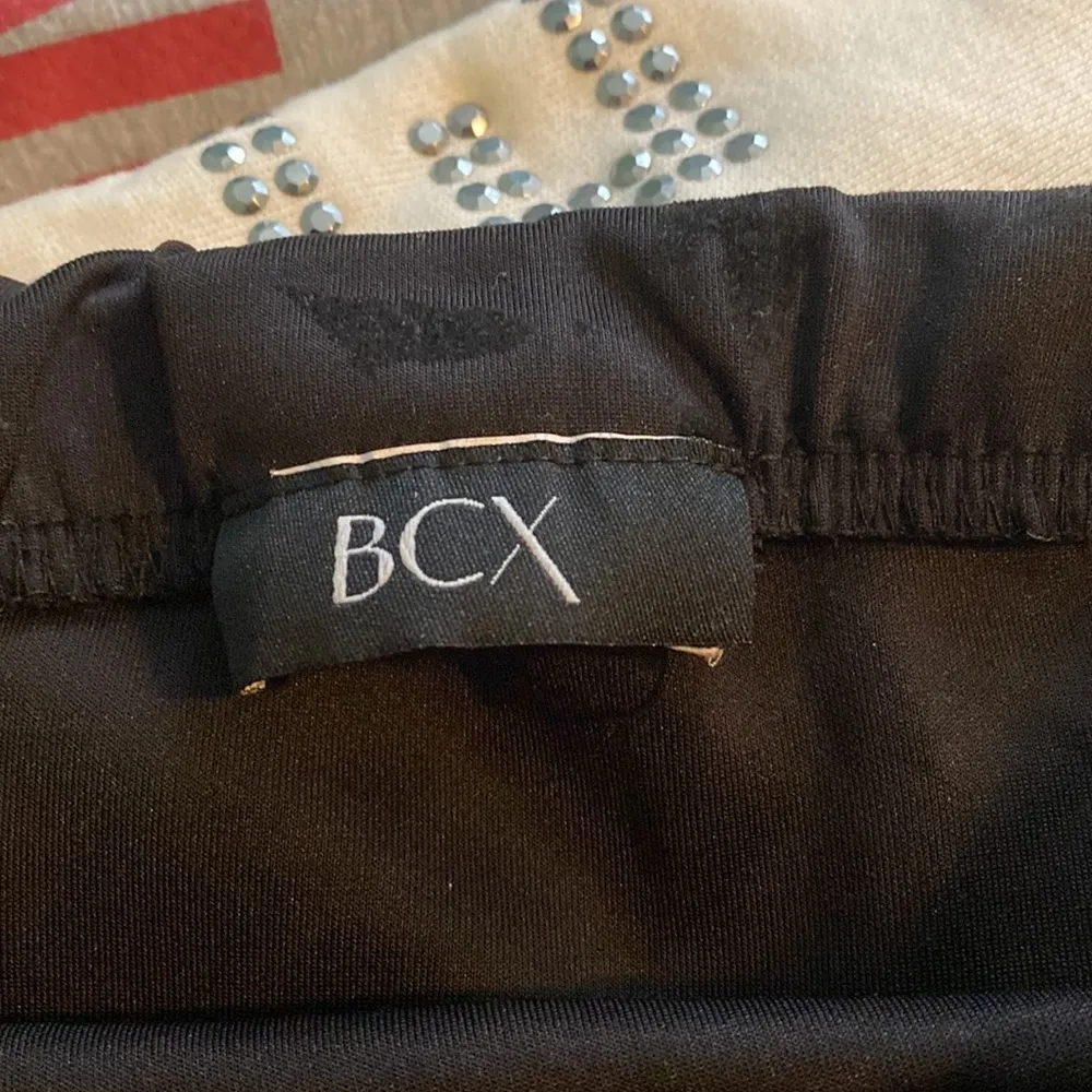 BCX XS Junior's Black Print Midi Skirt Preowned - Image 4