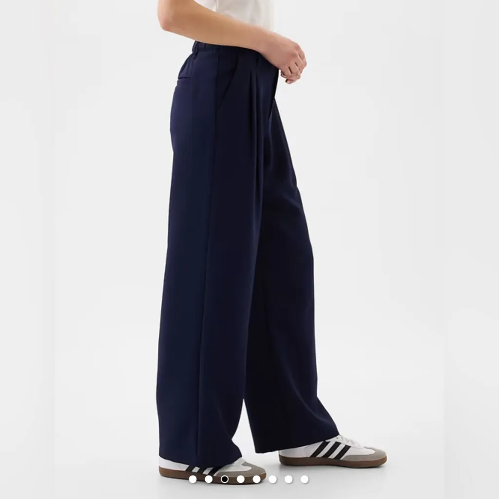 NWT Gap Easy Crepe Trousers pants Color
Navy uniform size 4 petite wide leg - Image 2