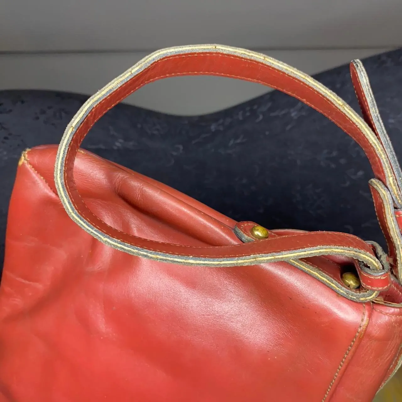 Vtg Leather Etienne Aigner shoulder bag with gold hardware, Red - Image 7