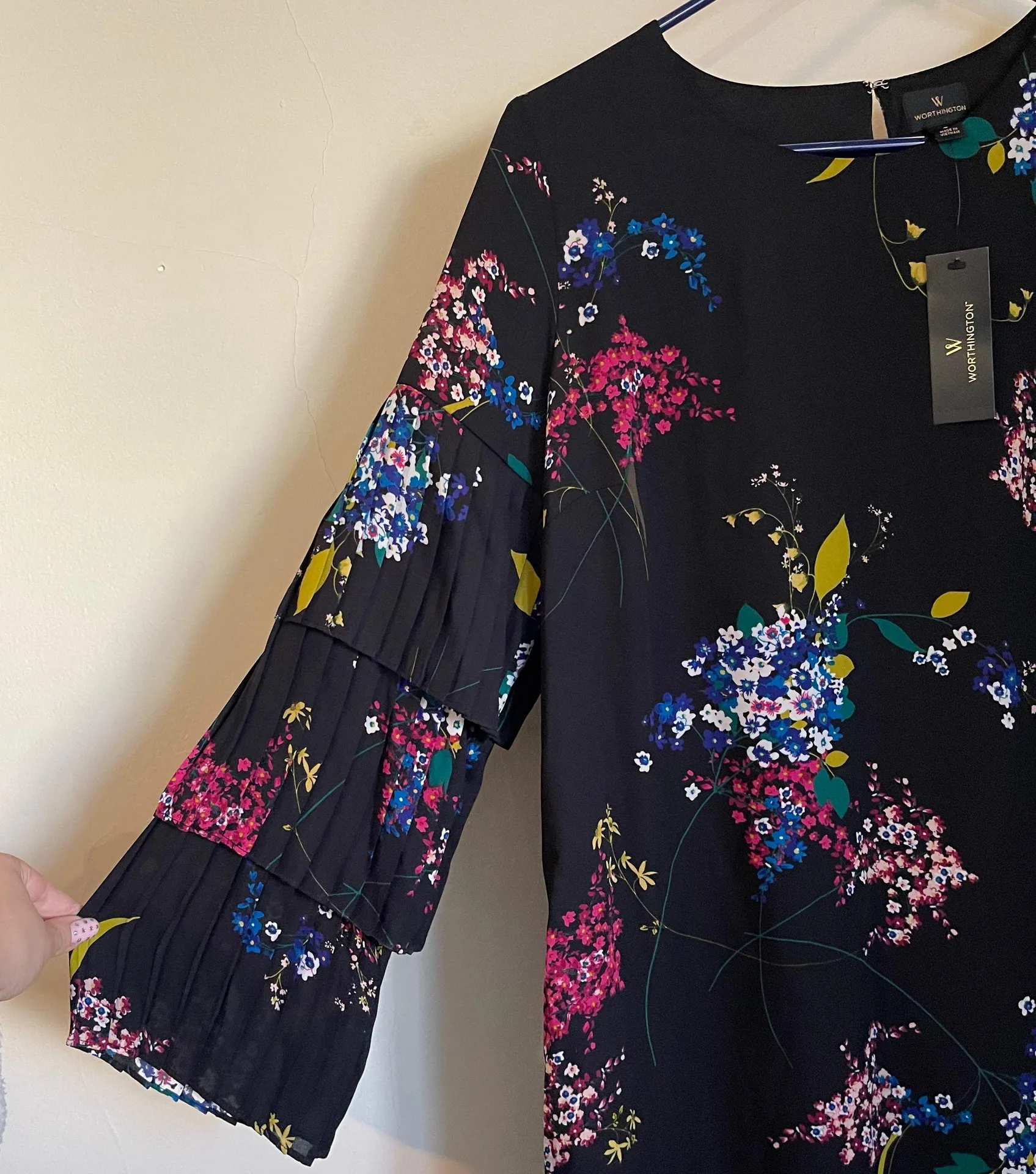 NWT  Black Floral Pleated Sleeve Dress - Image 3