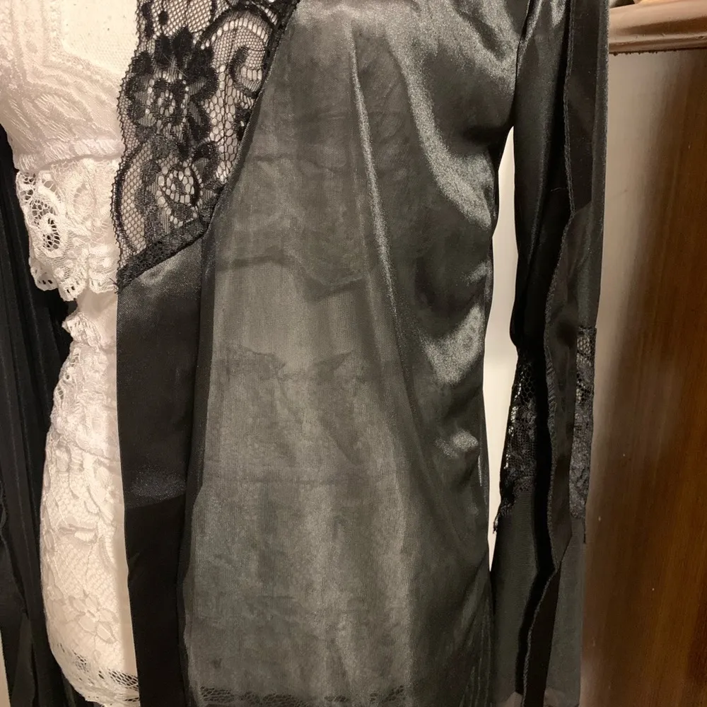 Black Lace Trim Robe Size M - Image 11