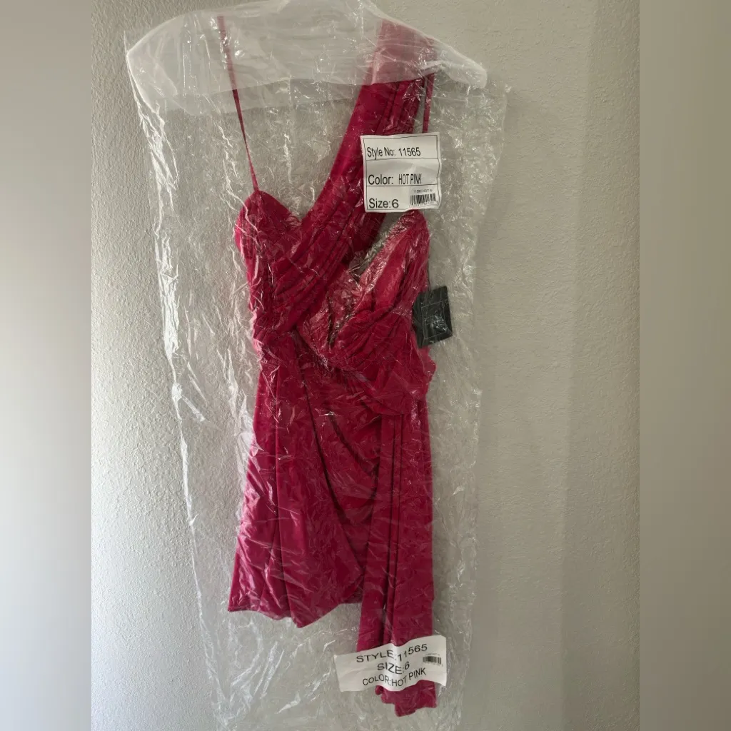 Mac Duggal Strapless Sweetheart Neckline Ruched Mini Dress Sz 6. - Image 4