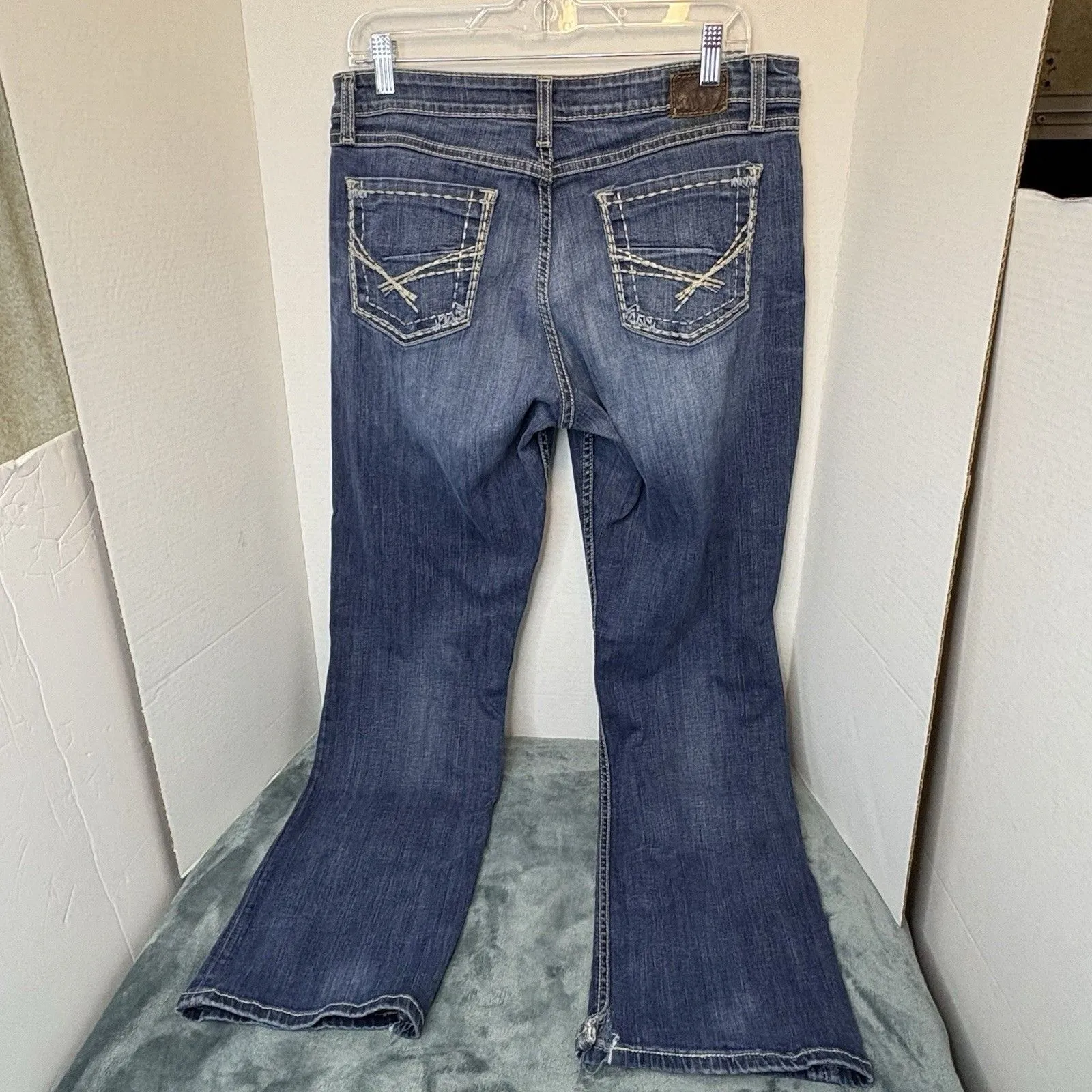 BKE Taylor Jeans Women's 32 Embroidered Pockets Distressed Jeans Cowgirl Blue Size undefined - Image 6