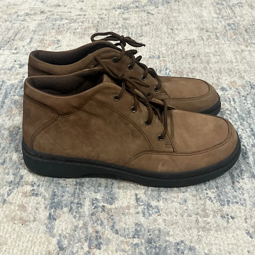 Women’s Easy Spirit Suede Shoes - Image 2