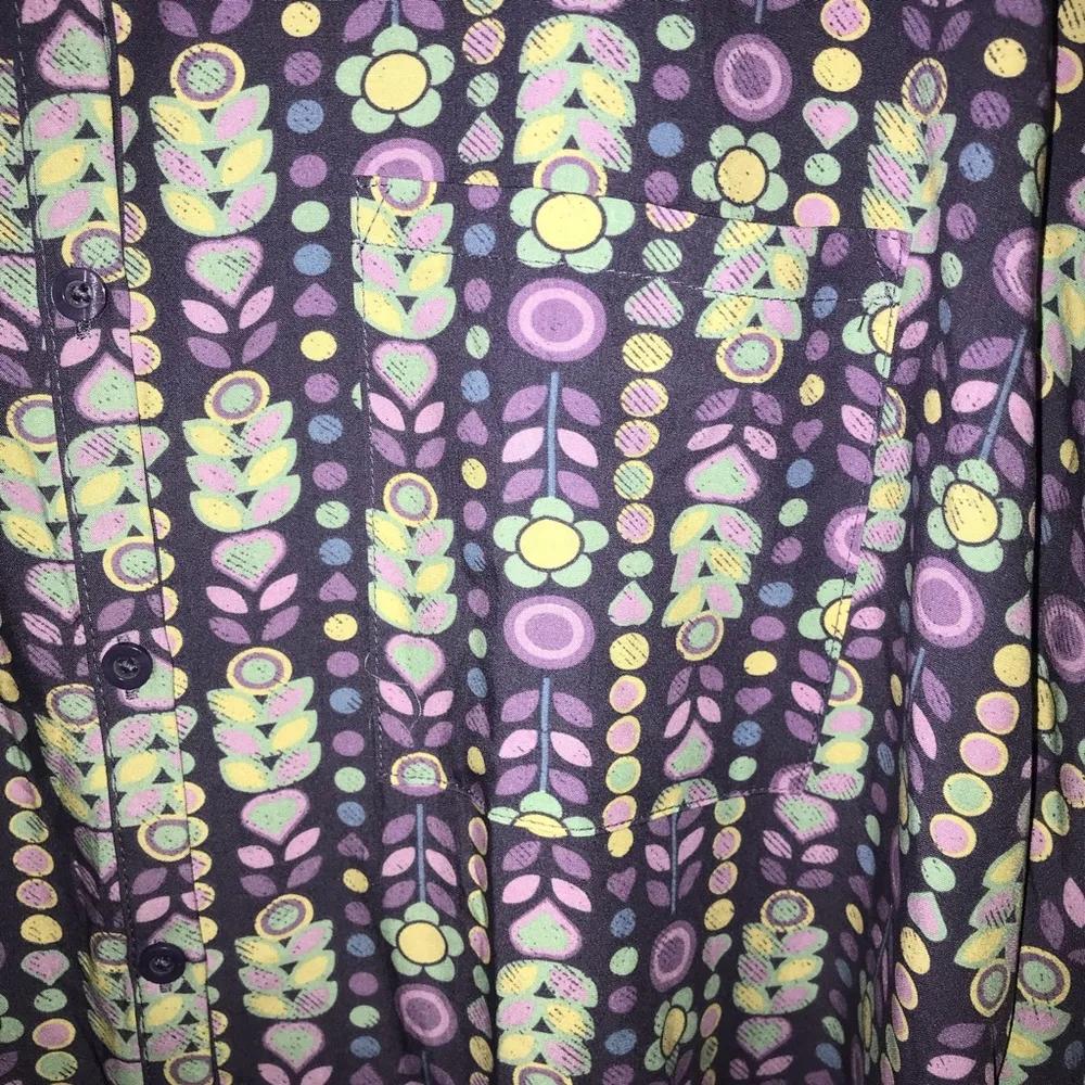LuLaRoe Blouse Amy Purple Floral Pattern Button Down Short Sleeve Collar L BNWT - Image 4