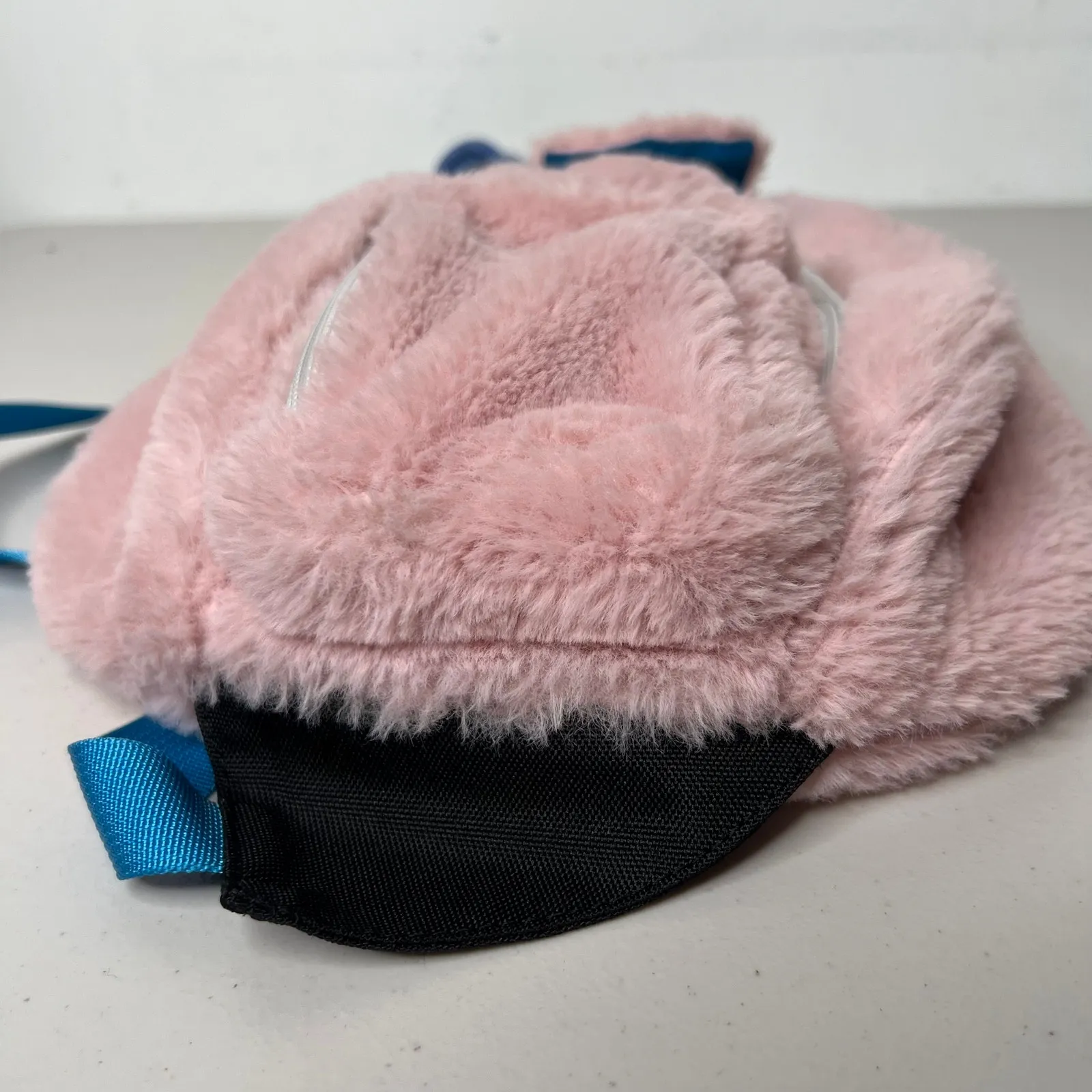 Kavu Fuzz Blush Pink Mini Sling Rope Bag - Image 4