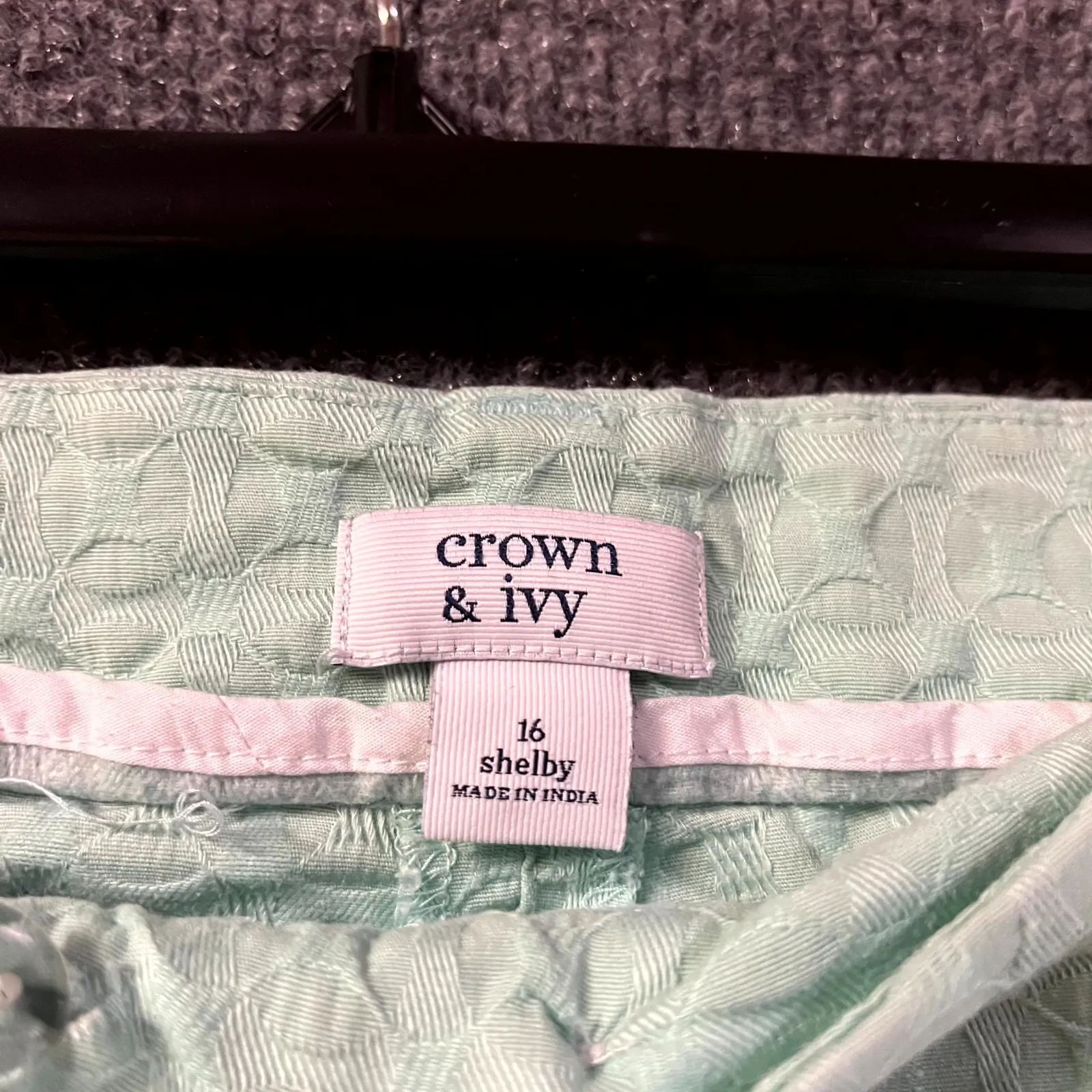 Crown & Ivy Shelby Shorts Womens‎ 16 Textured Mint Green Stretch Scalloped Hem - Image 3
