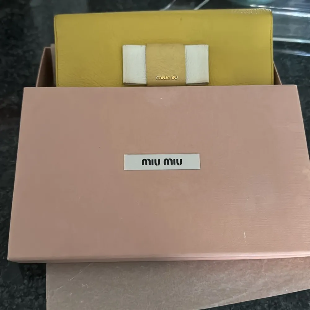 💛💛 MOTHERS DAY!!! Lovely Miu Miu long leather wallet in the box. 💛💛💛 - Image 6