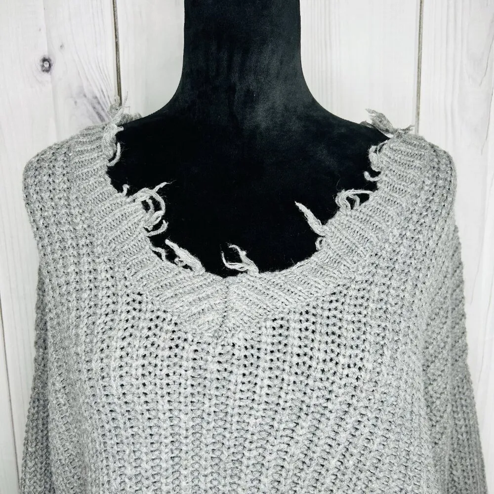 Love Tree Sz Small Cable Knit Crop Slouchy Fit Gray Sweater Distressed Fringe - Image 2