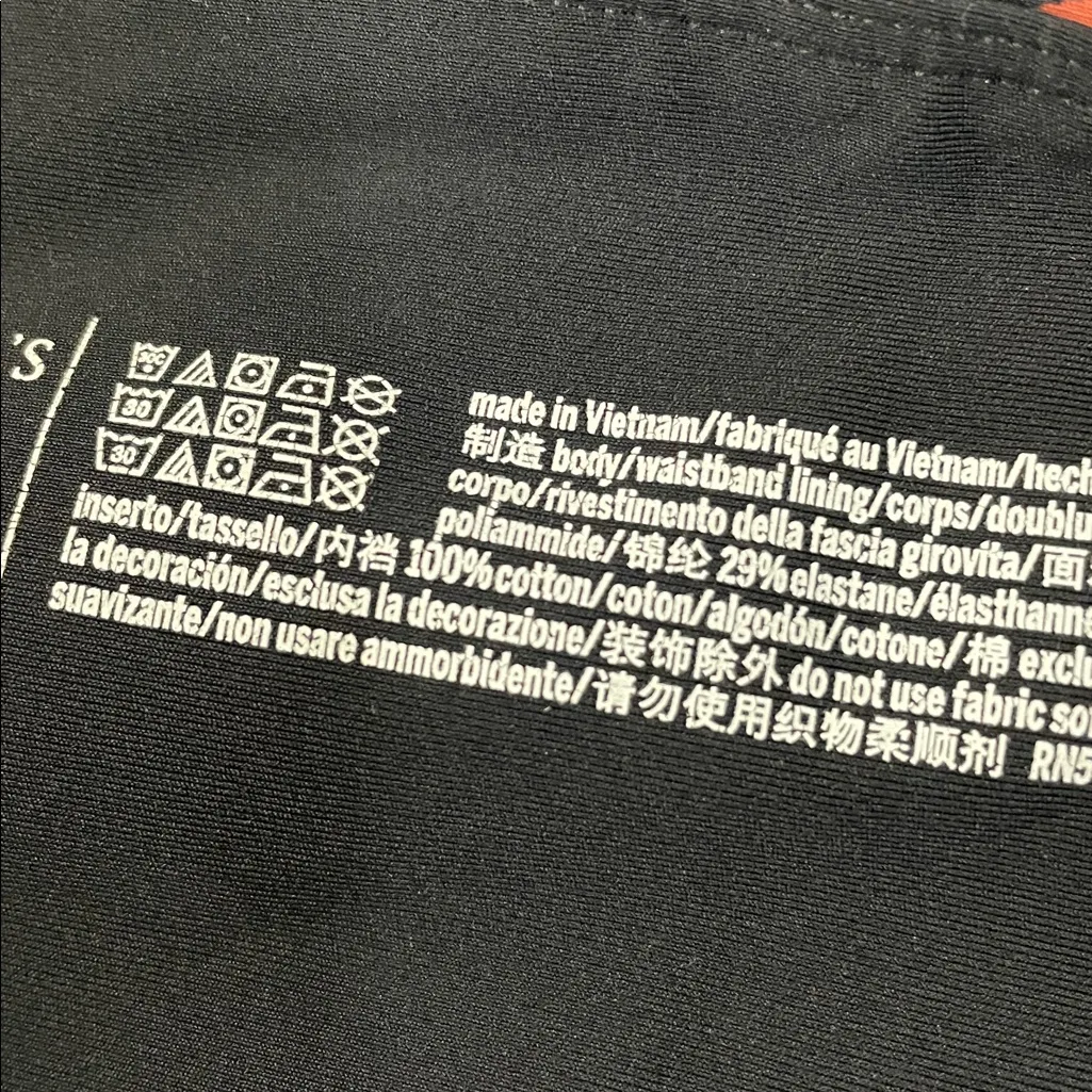 Victoria's Secret Essential high-rise 7/8 leggings in a brown/black tiger print - Image 7