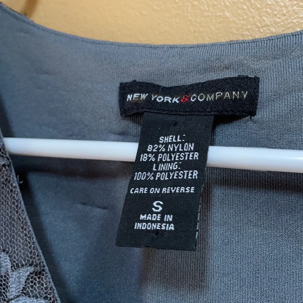 NEW YORK & COMPANY Gray Floral Lace Tank Blouse S - Image 6