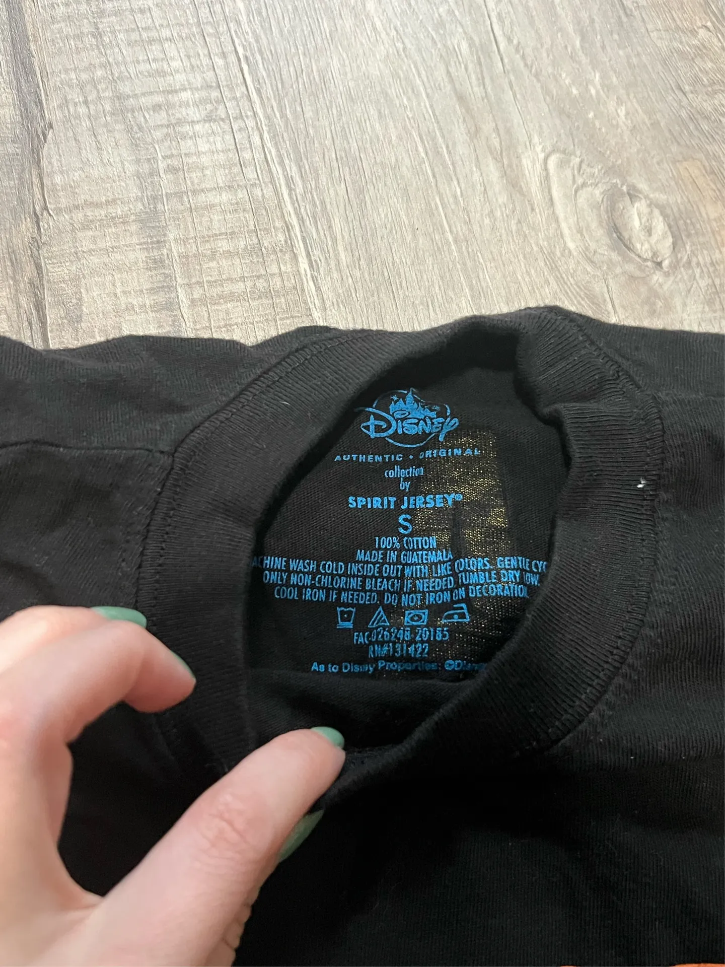 EUC Disney Parks Lion King “Hakuna Matata” Spirit Jersey - Image 4