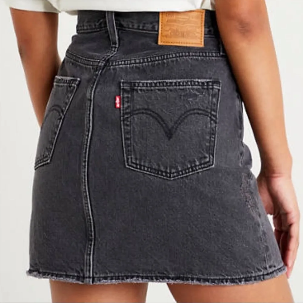 Levis high rise denim skirt - Image 4