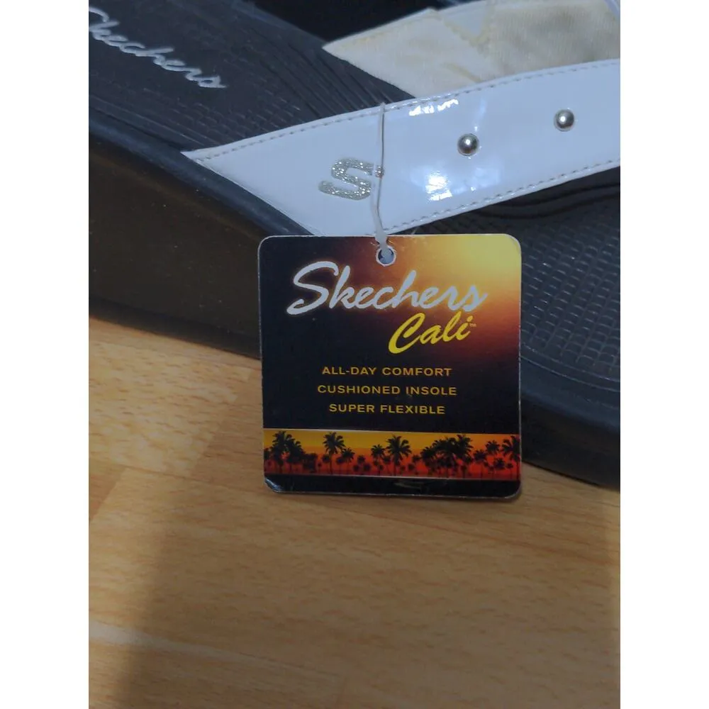 Skechers Cali Patent Leather Flip Flop Wedge Heel White Silver Rhinestone 11 New - Image 14