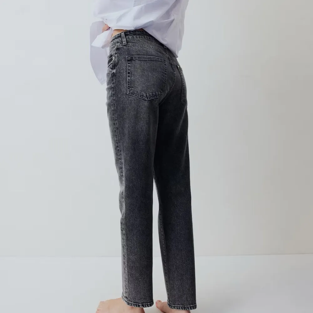 H&M Denim Ultra High Waist Mom Jeans Solid Charcoal Button Fly Size 6 Stretch - Image 10