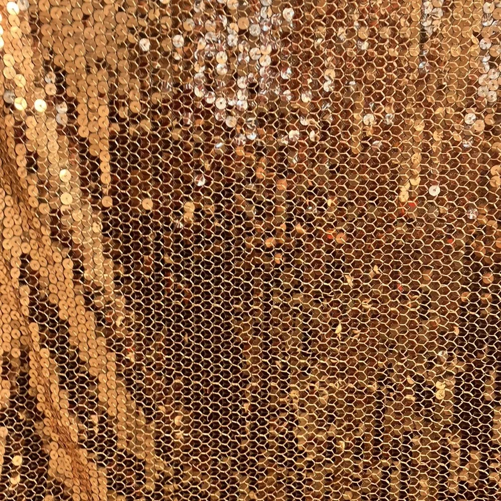 August Silk rose gold sequence short sleeve top size woman’s small - Image 3