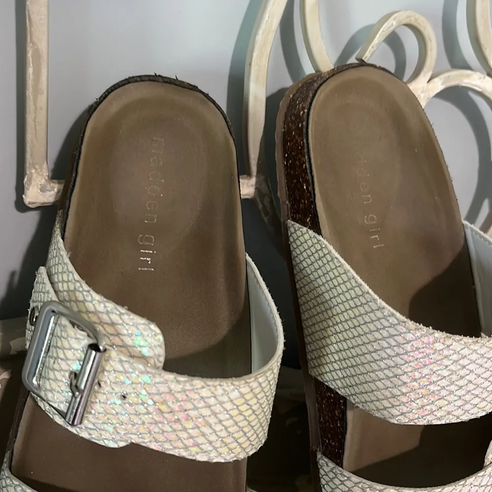 Madden Girl Sandals Double Strap Buckle Off White Shimmery Silver Slides Comfy - Image 7