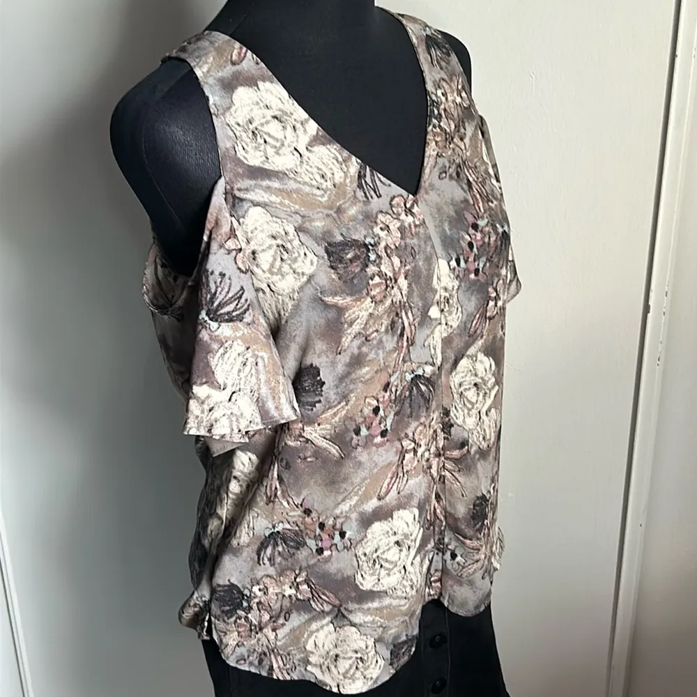 24th & Union Women’s Flattering V-Neck Short Sleeve Floral Cold Shoulder Top - Image 3