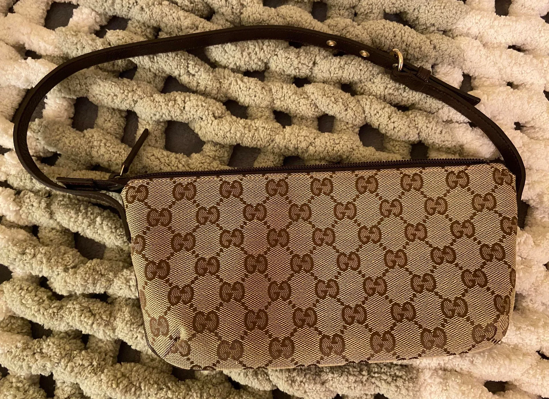 Gucci Shoulder Bag - Image 5