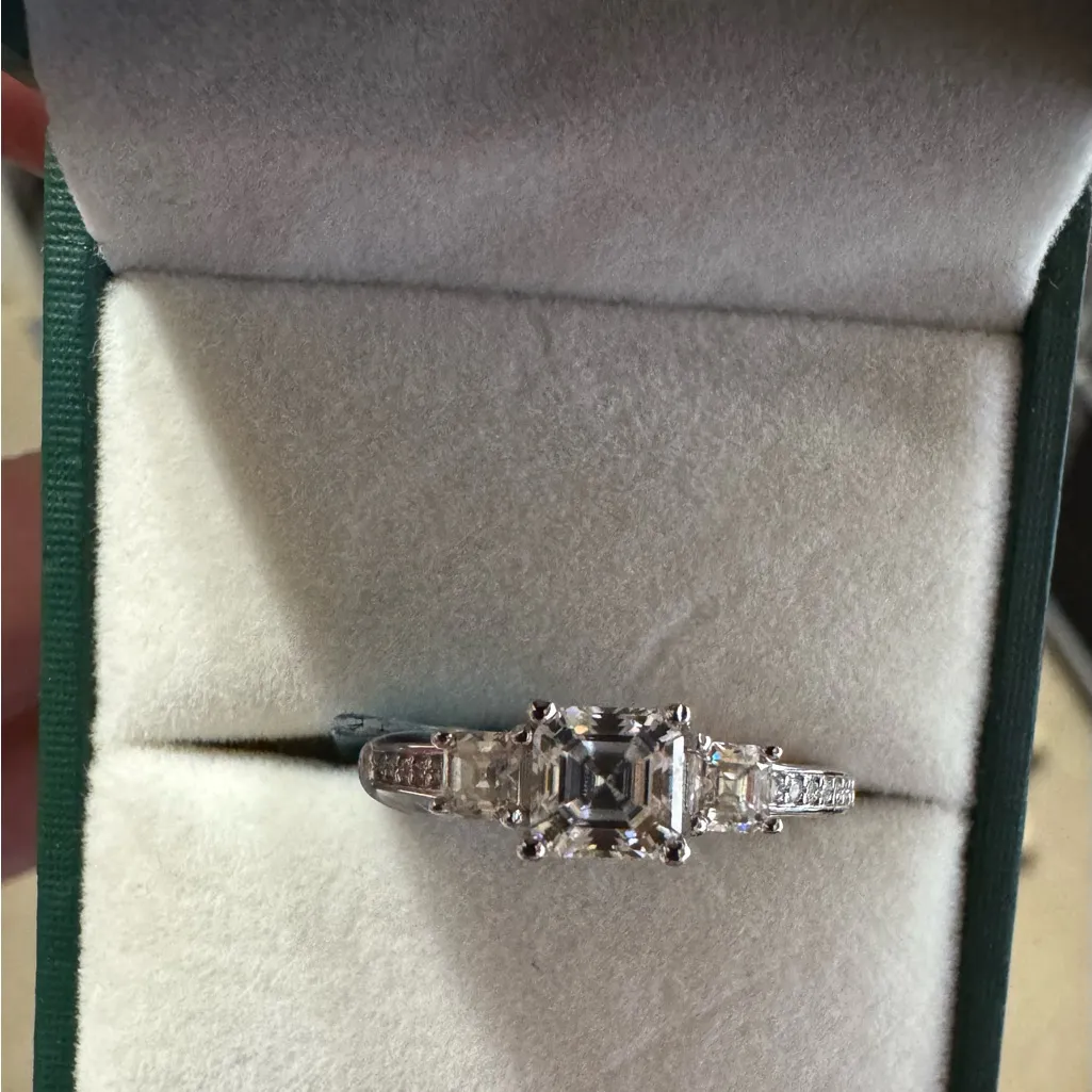 Elegant 925 Silver Women's moissanite Ring size 7 NWT - Image 3