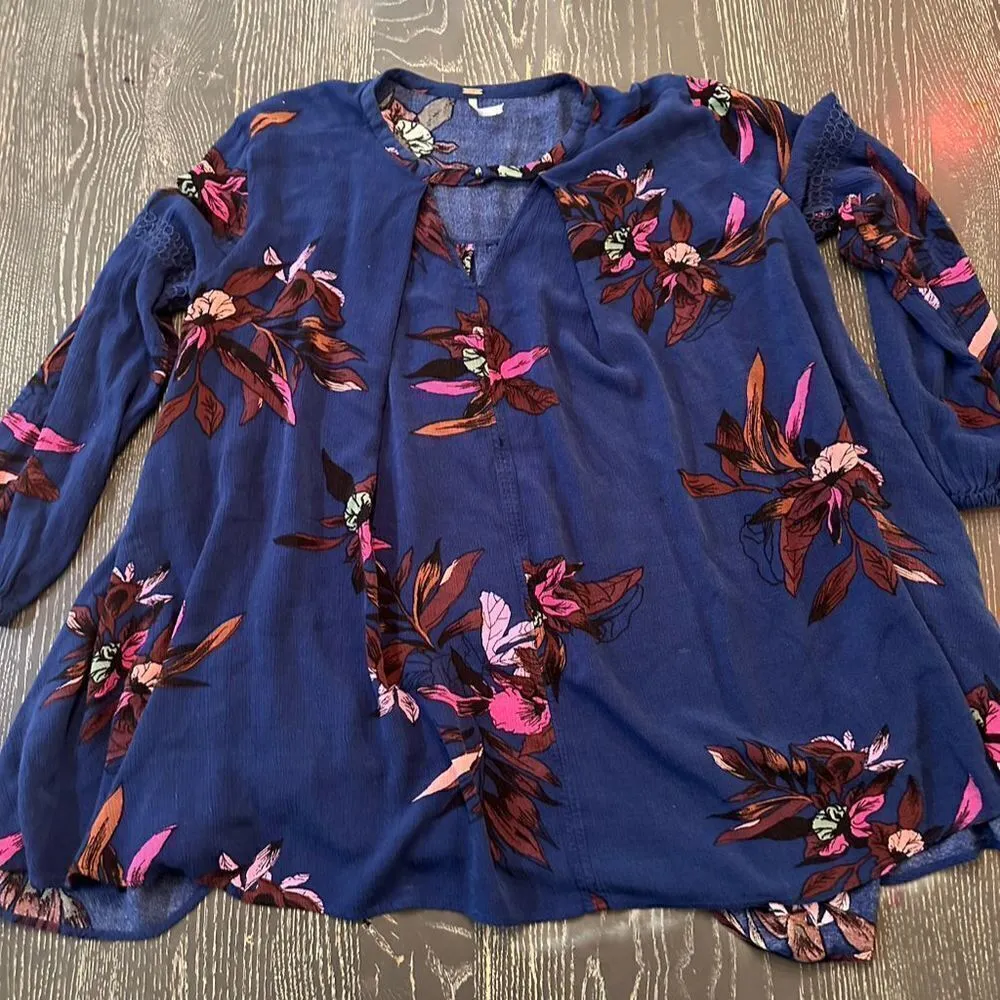 Free People Women's Small Blue Floral Long Sleeve Oversized Tunic Top Rayon - Image 9