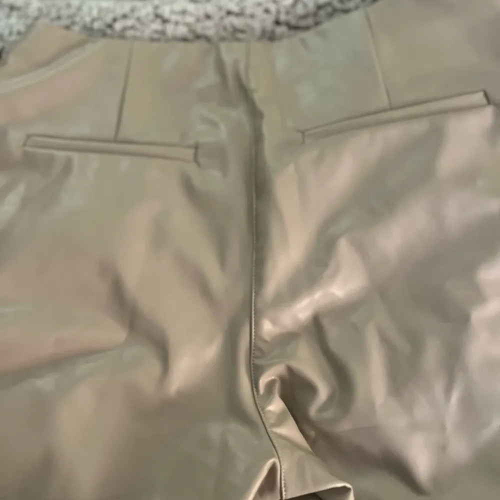 Abercrombie Vegan Leather Wide Leg Pants Womens 14 short - Image 4