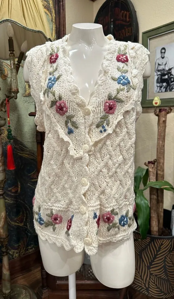 EUC VINTAGE Bobbie Brooks Cream and Pink Quilted Vest with Floral Pattern - Image 1