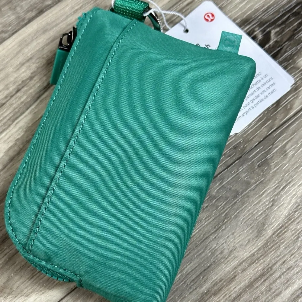 LULULEMON Clippable Card Pouch - Image 4