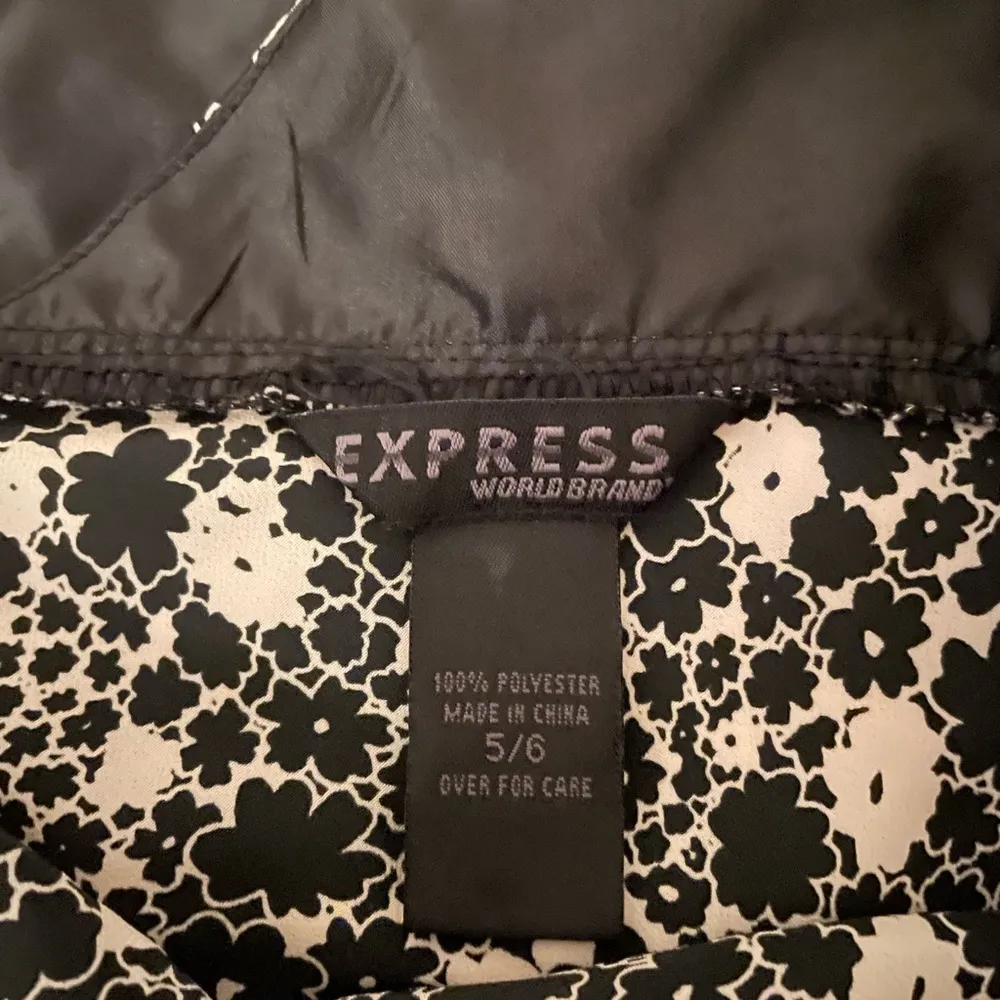 Express World Brand black & white floral summer vacation beach dress, size 5 - Image 2