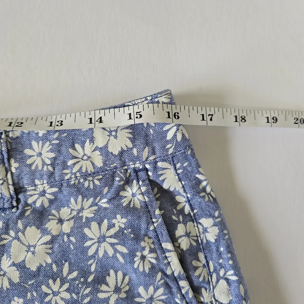 Old Navy Chambray High Waisted Floral-Print Linen-Blend Everyday Shorts Size 8 - Image 3