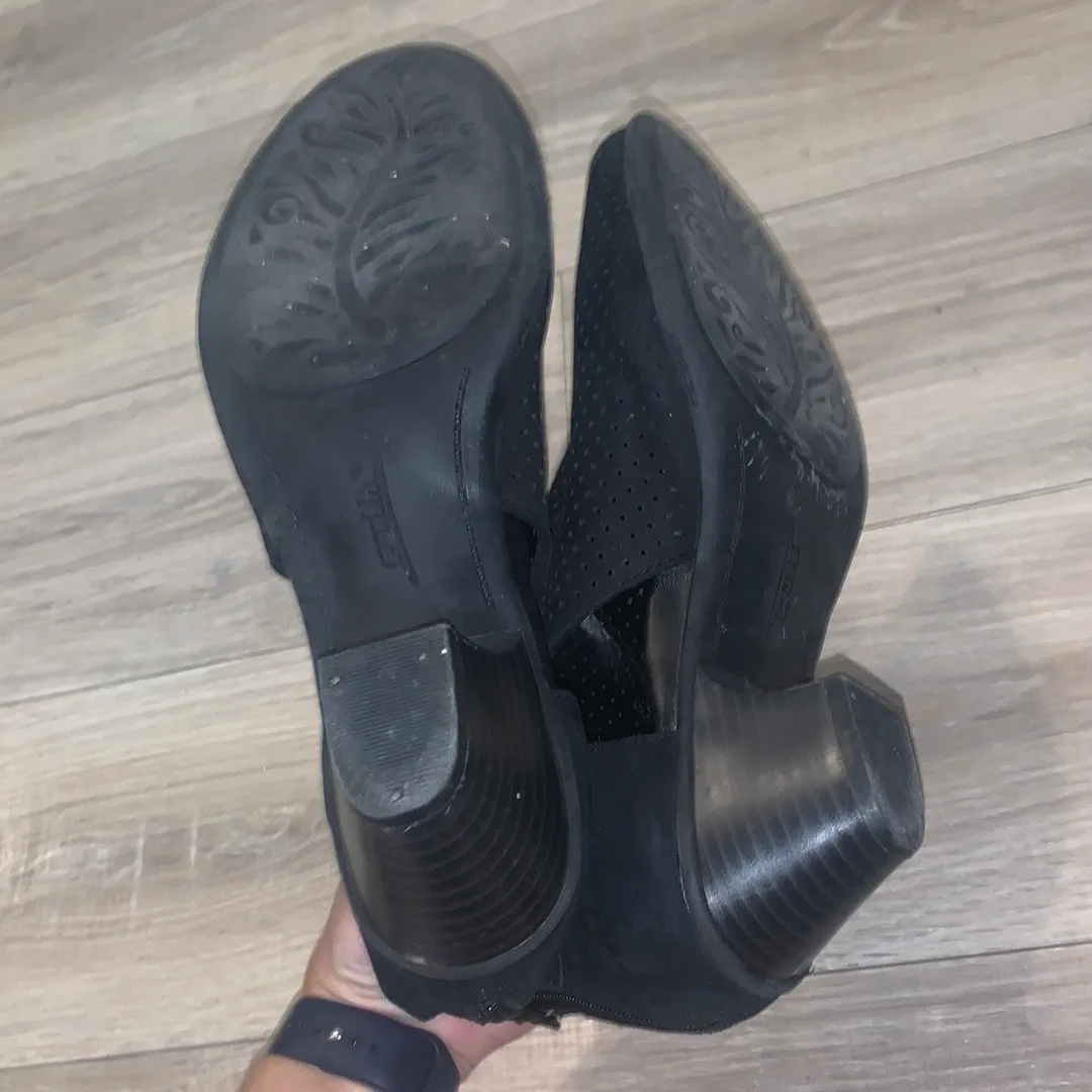 Earth Intrepid Black Leather Zip Up Boots Sandals - Image 9