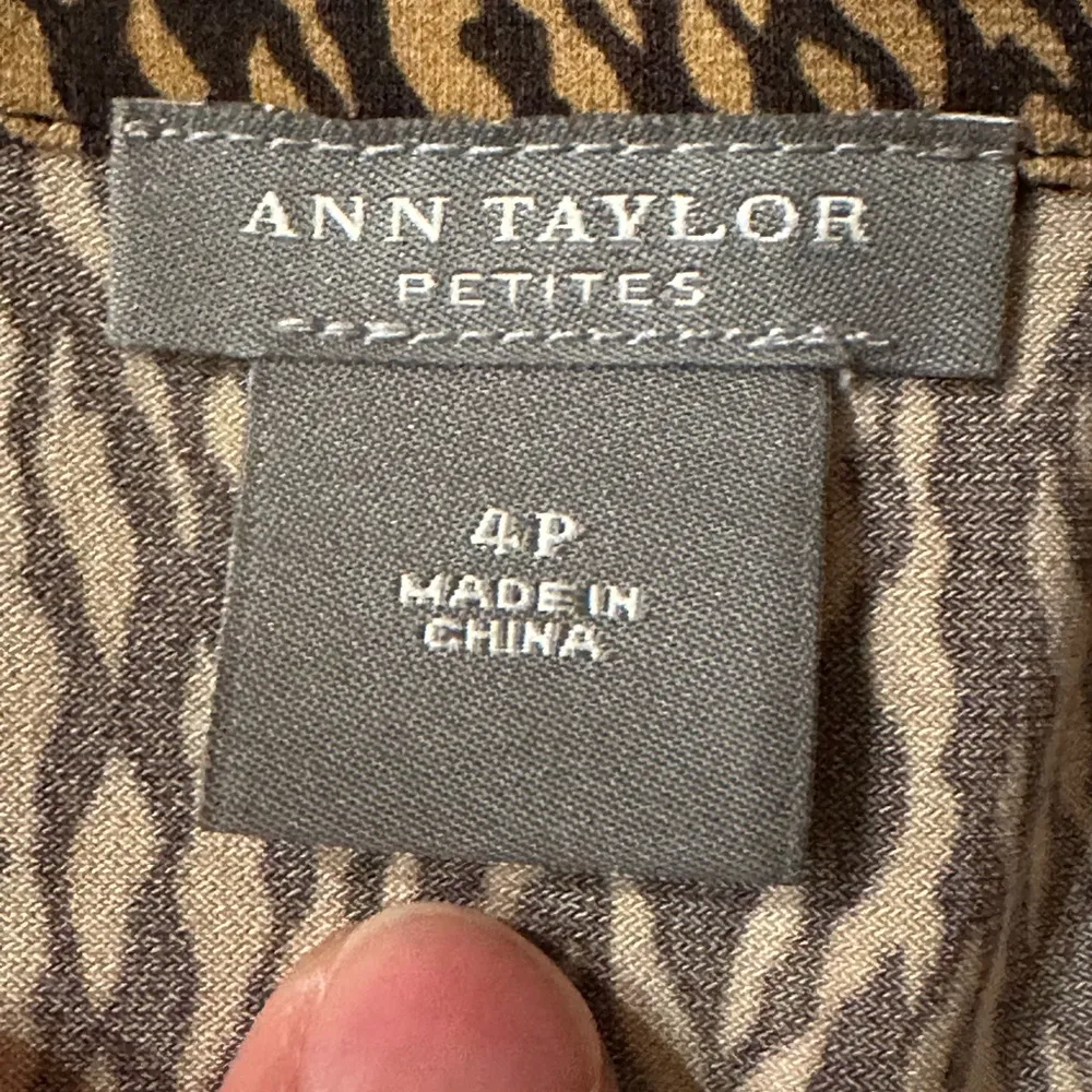 Ann Taylor Black & Tan Animal Print Wrap Around Dress Tie In Front Sz 4P V Neck. - Image 7