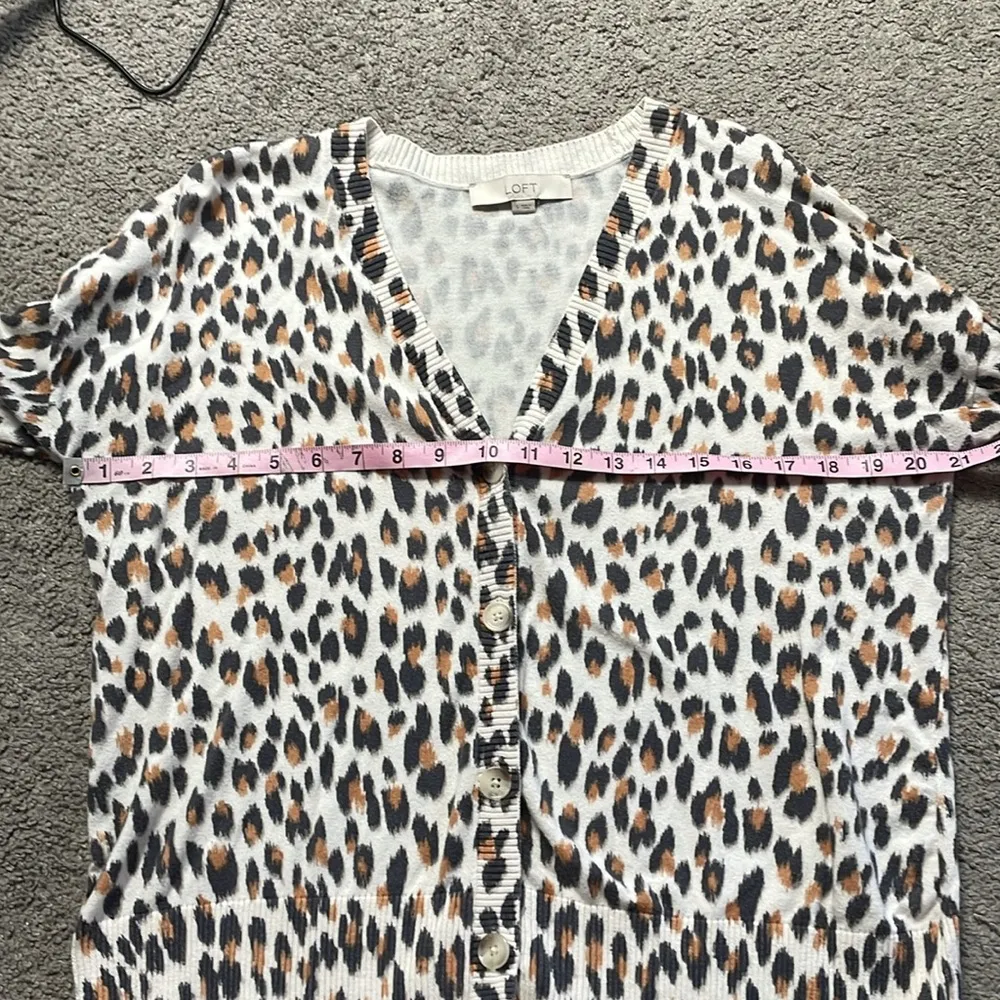 LOFT Cream Animal Print V-Neck Cardigan Sweater | Size Small - Image 10
