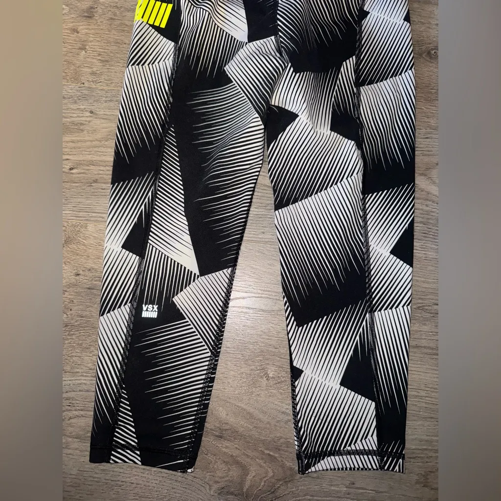 Victoria’s Secret NIKE CAPRI Active Leggings Bundle M/L - Image 10