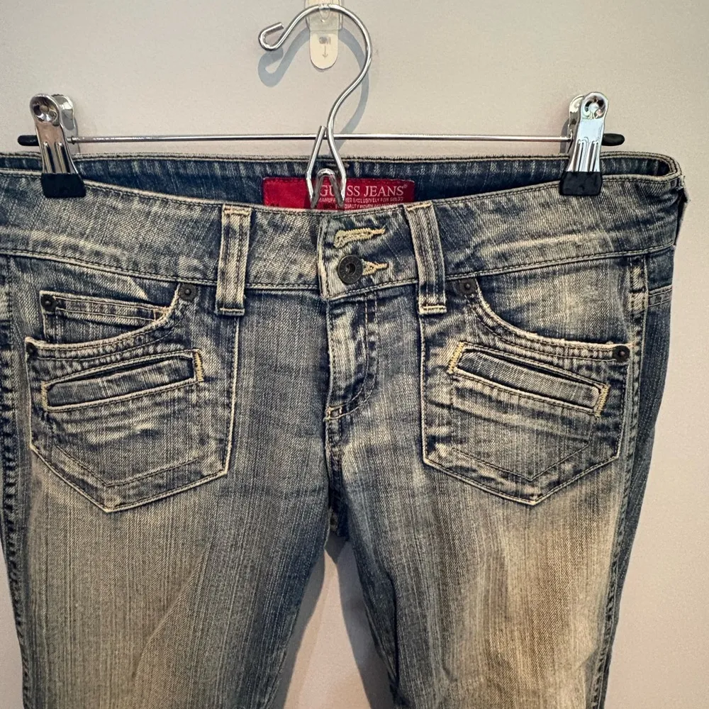 Woman’s Vintage Guess Blue Ankle Cropped Jeans Distressed Jeans in Size 28 - Image 2