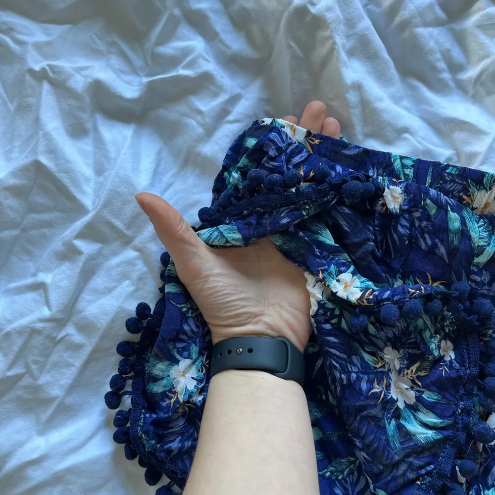 Divided Tropical short shorts - Image 3