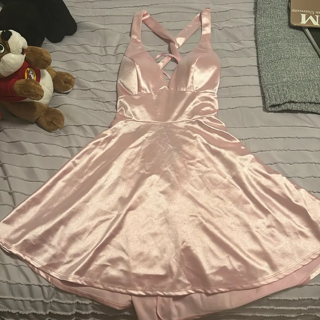 Short pink satin dress - Image 2