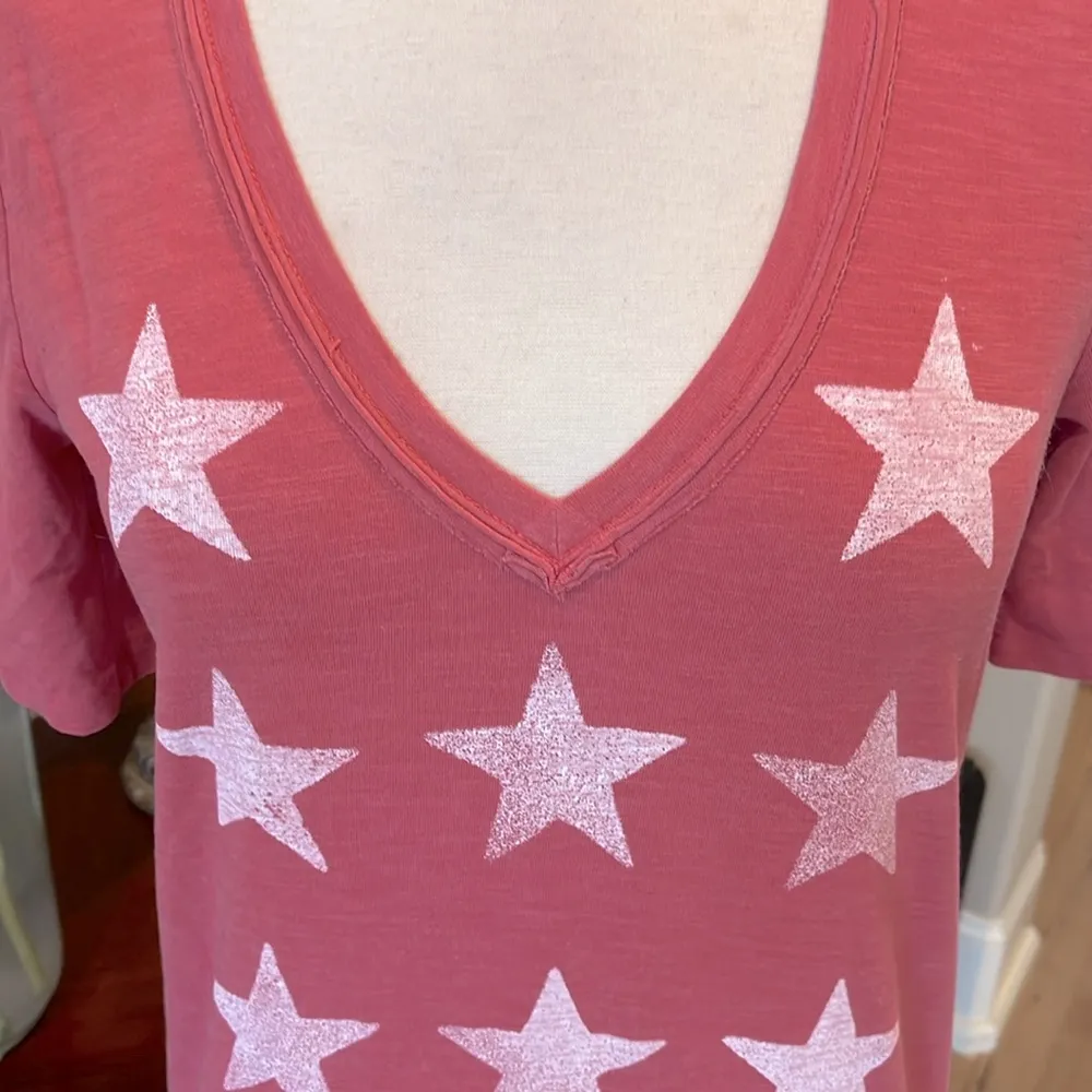 Gap Vintsge Red Star-Patterned V-Neck Women's Top - Image 5