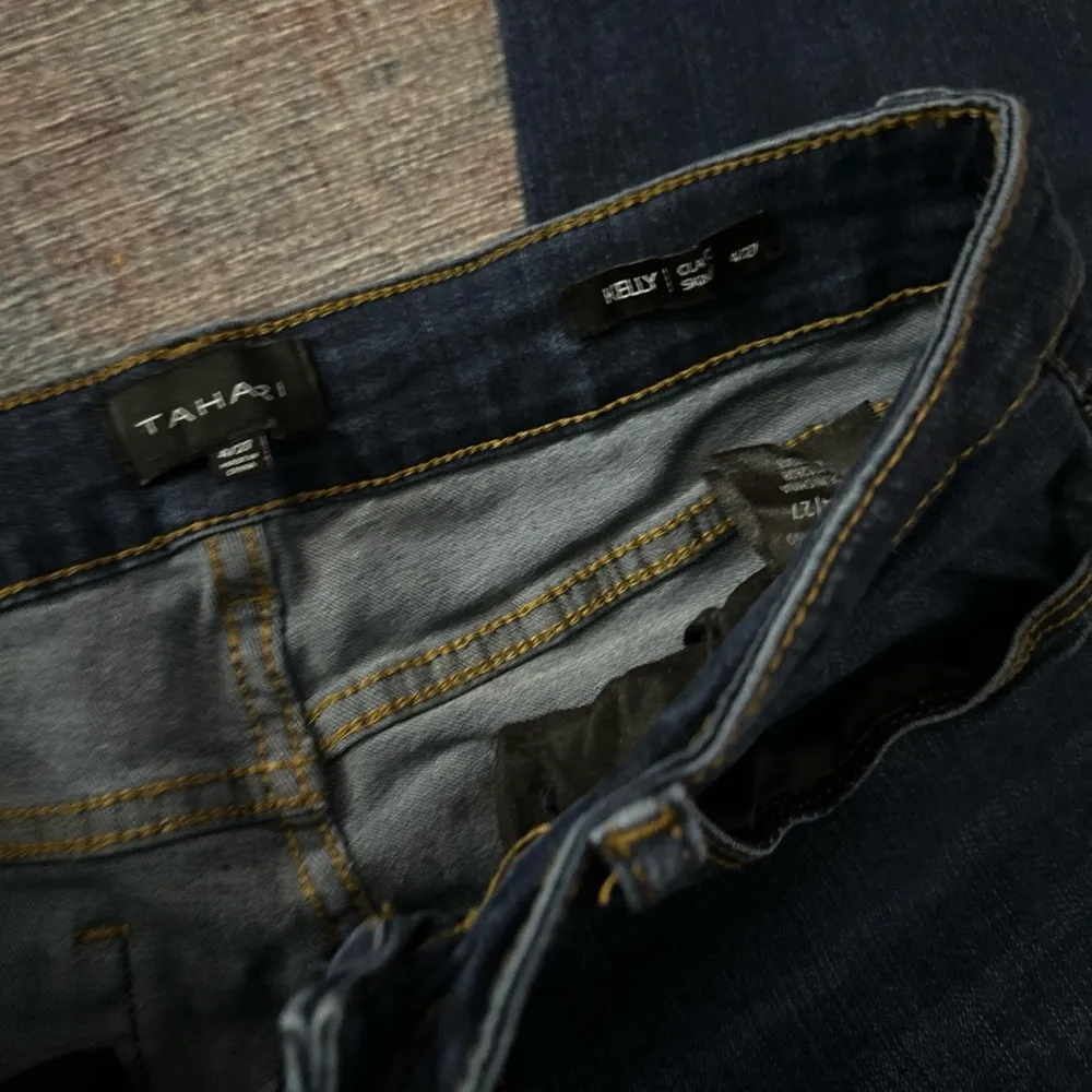 Tahari Dark wash skinny blue jeans size 27 - Image 5