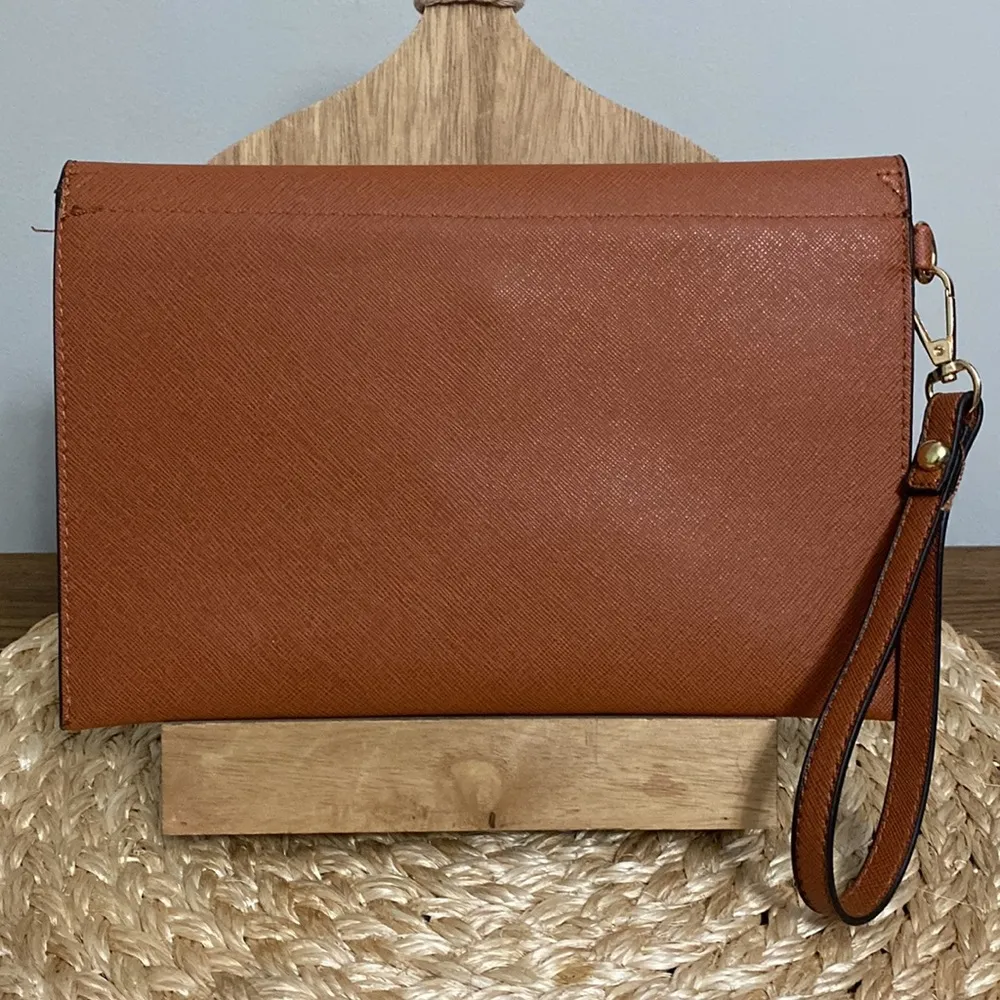 Elim & Paul brown wristlet - Image 4