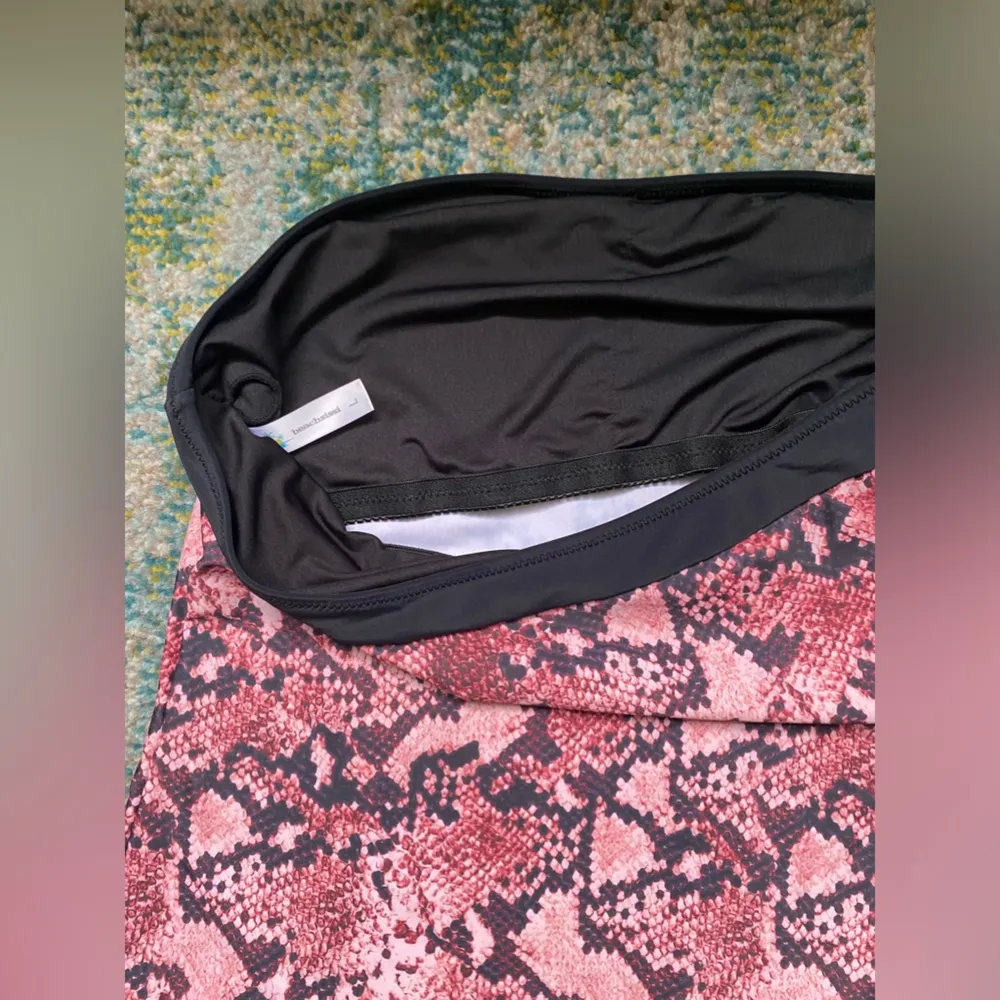 Beachsissi red black snakeskin strapless tankini swimsuit, size large - Image 7